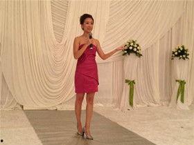 主持婚礼女司仪在线视频,女司仪风采绽放，甜蜜瞬间尽收眼底